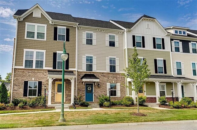 Photo - Beautifully Designed Townhome with Modern ...