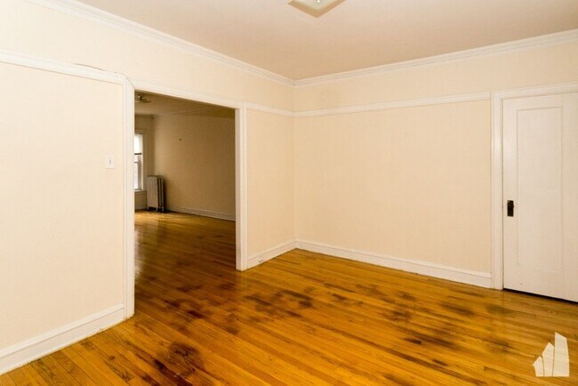 Photo - 5208 N Damen Ave