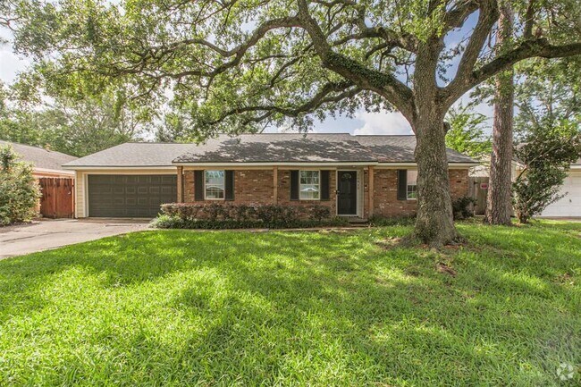 Building Photo - 10915 Cedarhurst Dr Rental