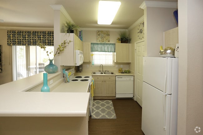 1BR, 1BA - 740 SF
