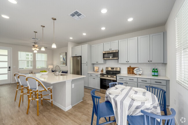 A5 1BR, 1BA - 712SF - Kitchen and Dining Area
