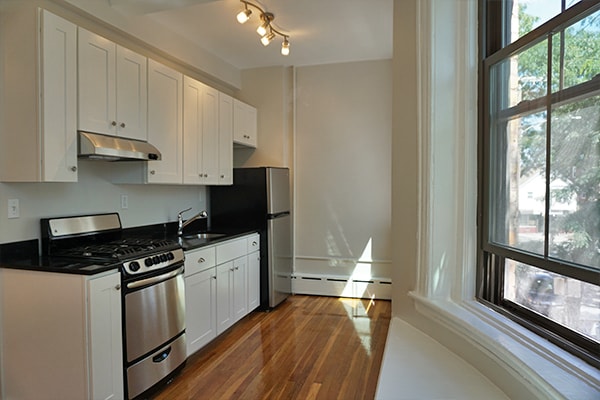 Building Photo - 102 Willow St Unit 2