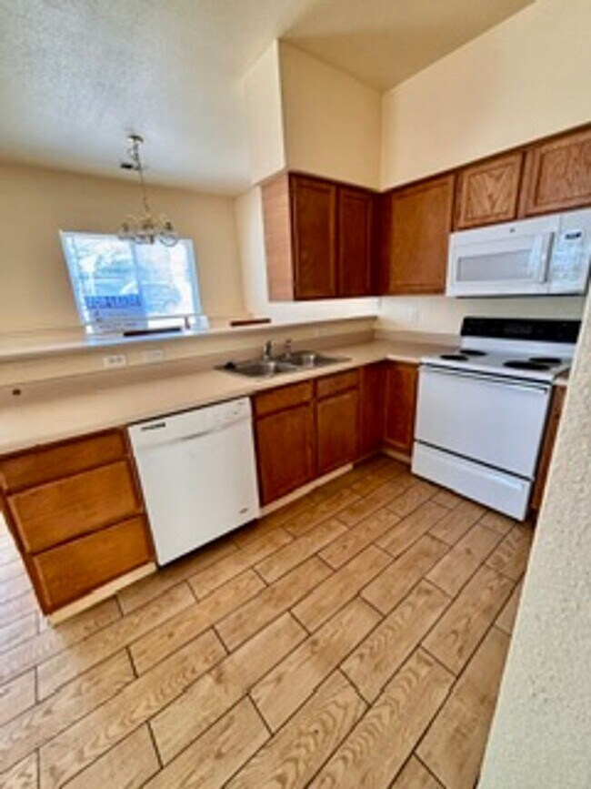 Photo - 629 S Sherwood St Unit 629 S Sherwood St B2