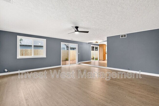 Photo - 8808 NE 33rd St