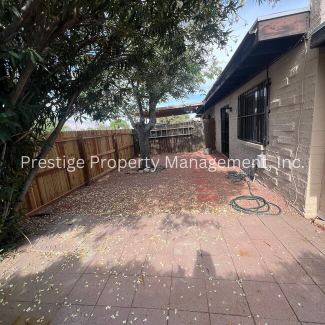 Photo - !!Charming Townhome With Fenced Yard!!