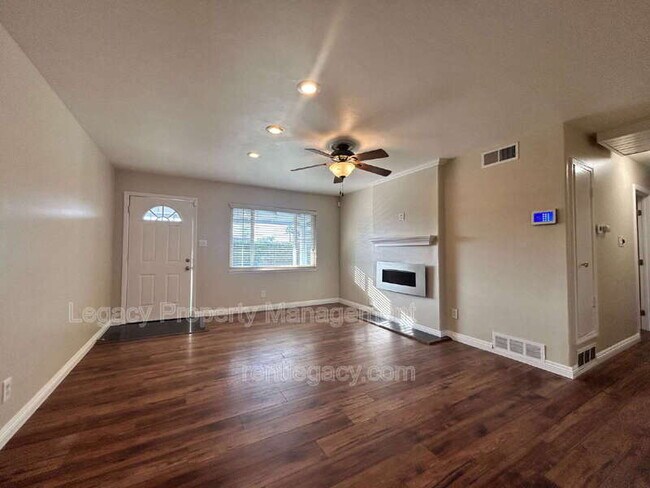 Photo - 7118 Watt Ave