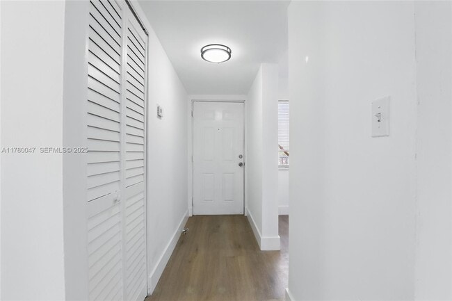 Photo - 8540 N Sherman Cir Unit 408