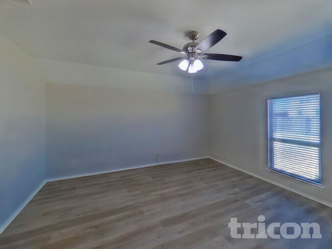 Photo - 605 W Grove Cir