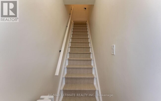 Photo - 484A Cosburn Ave.