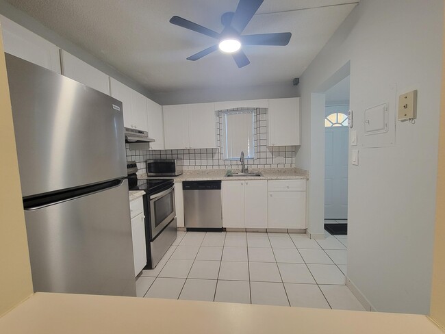 Photo - 9273 SW 8th St Unidad 101 Rental