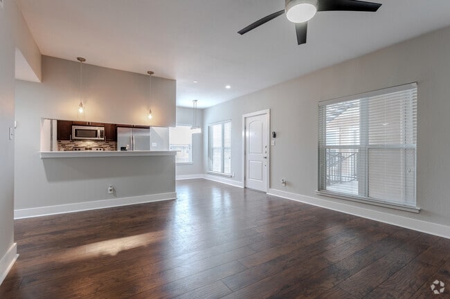 2BR,2BA - 961SF - Living Room