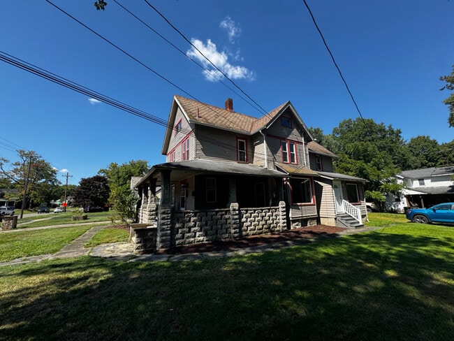 Photo - 650 W 3rd St Unidad 1.2.3