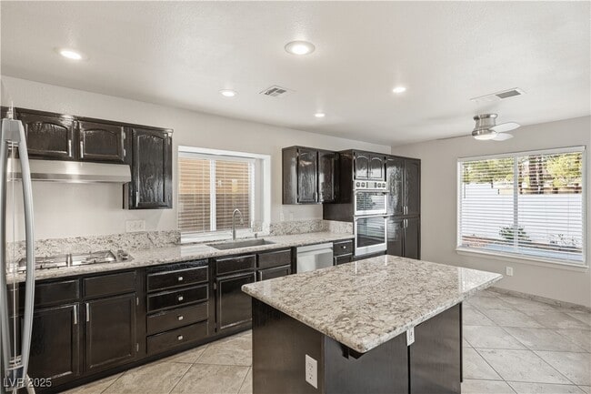 Photo - 1849 Derbyshire Dr