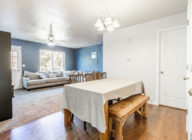 Photo - 427 E 250 N