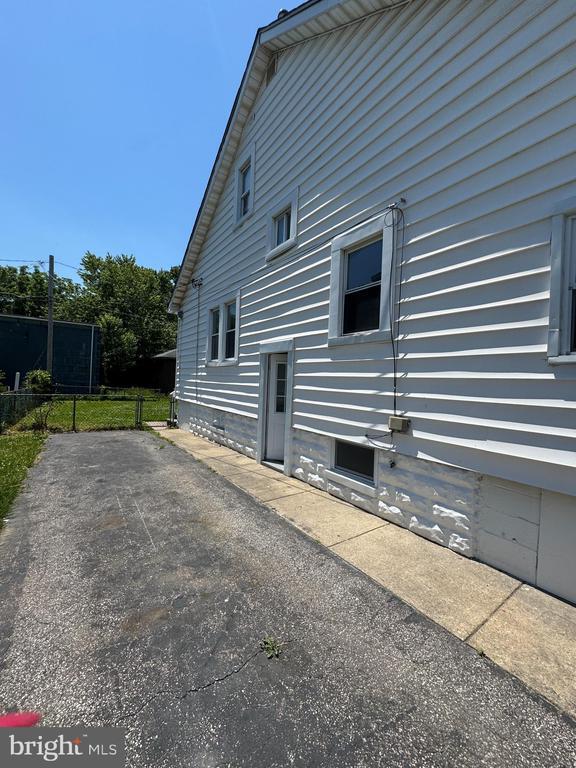 Building Photo - 105 Williams Ave
