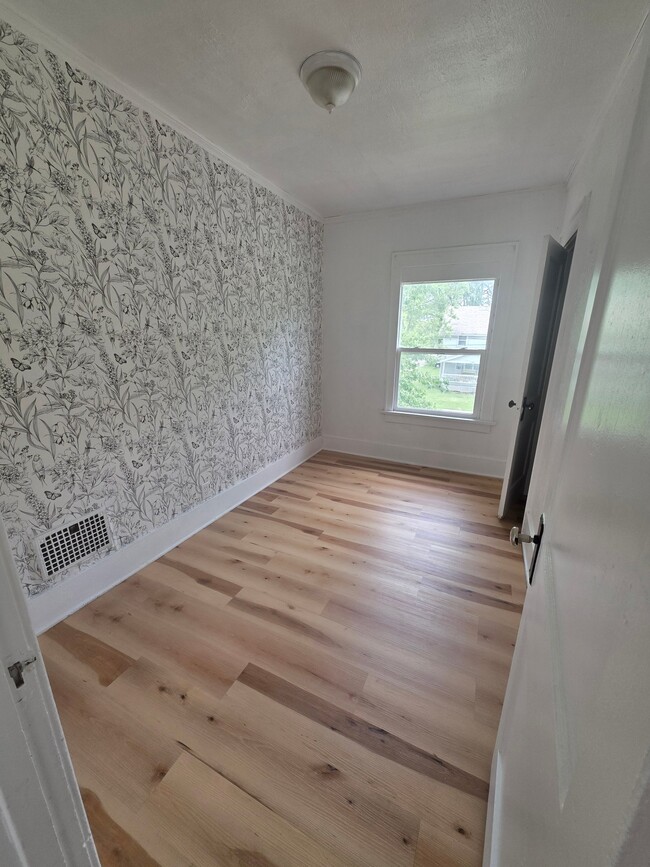 Photo - 1063 W 12th St