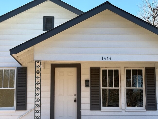 Building Photo - 1414 S 11th St