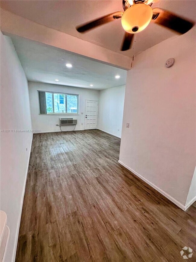 Building Photo - 9056 Collins Ave Unit 24 Rental