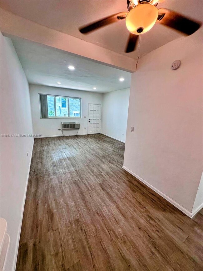Building Photo - 9056 Collins Ave Unit 24 Rental