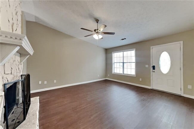 Photo - 2760 Blarney Way NW