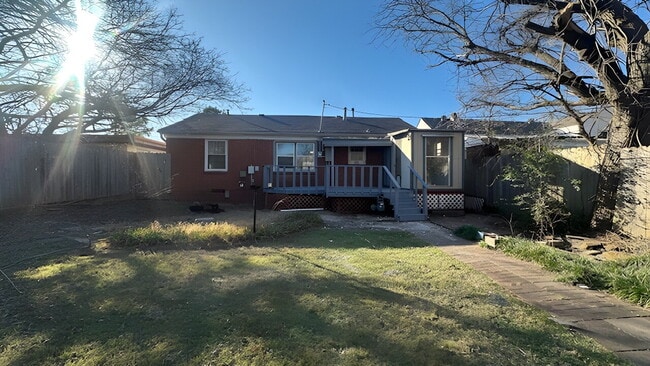 Building Photo - Newly Renovated Home Near Plaza District