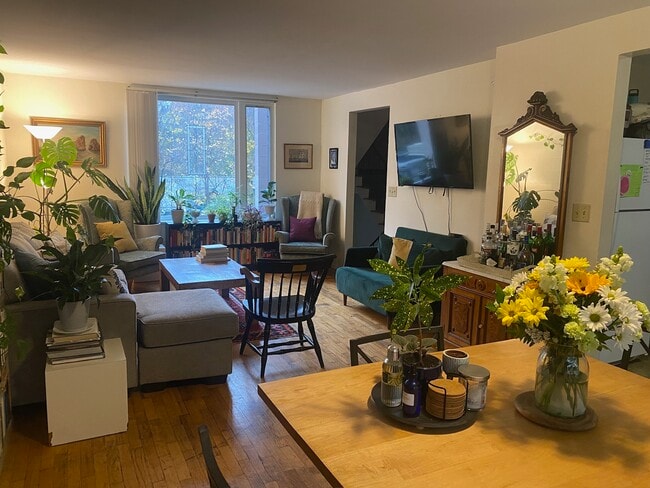 Photo - 212 Giles St Townhouses-Available August 2026