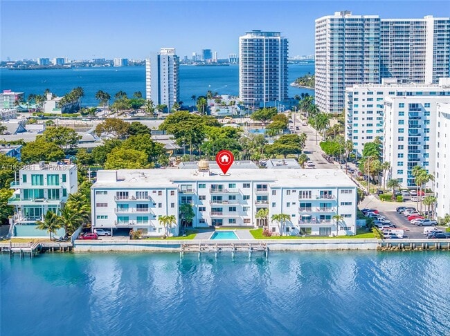 Building Photo - 1880 S Treasure Dr Unit 4M