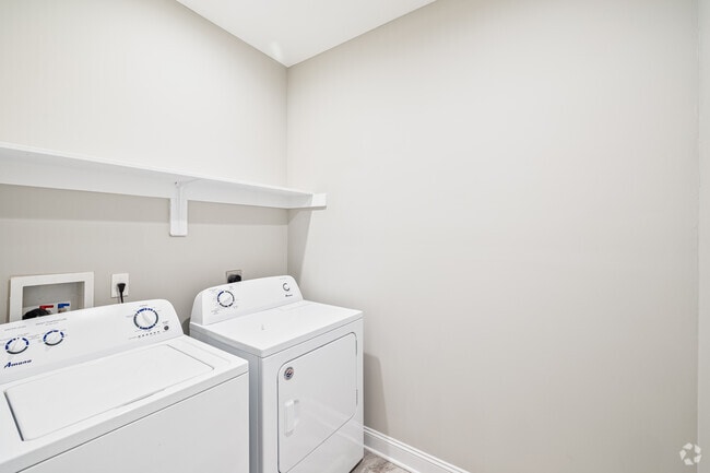 2BR, 2BA - 1,250SF - Laundry