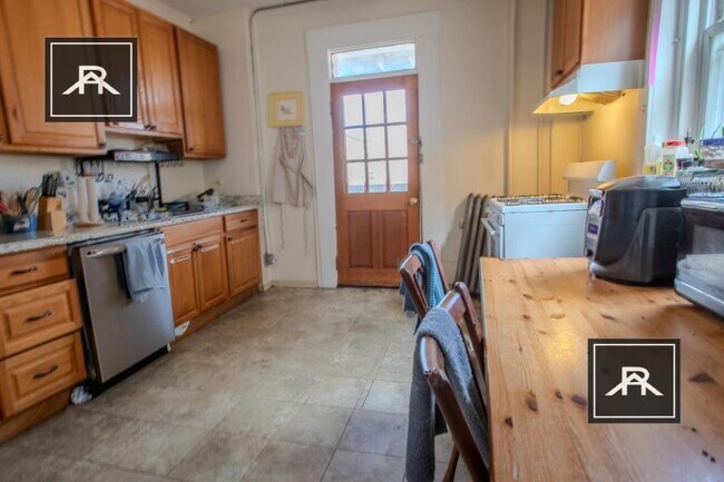 4 bedroom in Allston MA 02134 - 4 bedroom in Allston MA 02134 Condo Unit 3