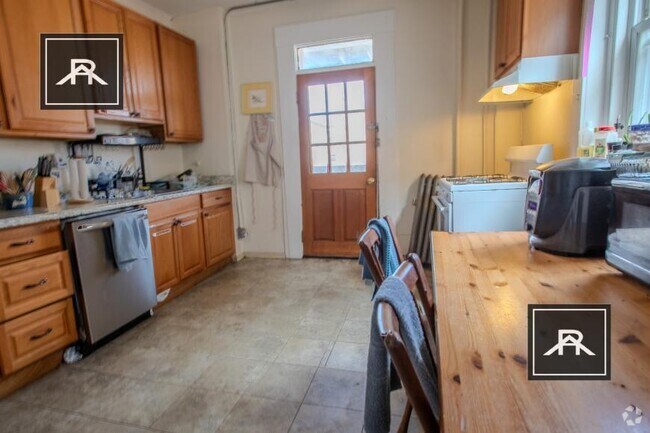 Building Photo - 4 bedroom in Allston MA 02134 Unit 3 Rental
