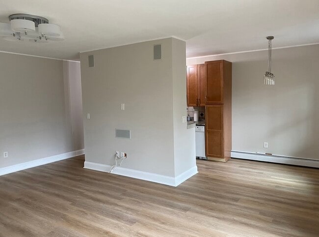 Building Photo - 17 Balance Rock Rd Unit 2