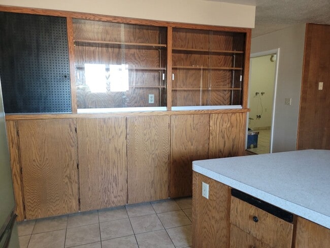 Photo - 3 bedroom 2 bathroom with 2 car garage. Unit 4040 Hawthorne Rd #1