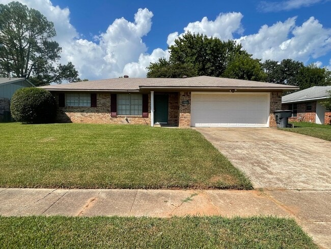 Building Photo - South Bossier Beauty! Hurry Before Its Gone! Rental