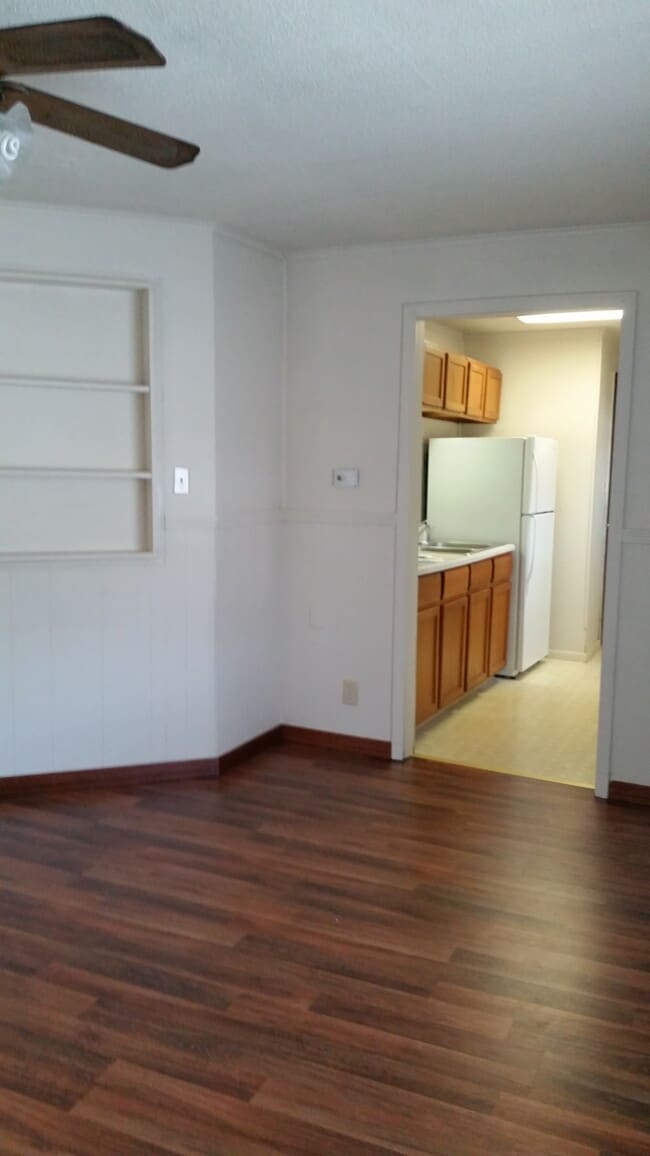 Photo - 906 W 3rd St Unit Apt A