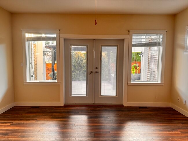 Photo - 3647 Vermont Pl