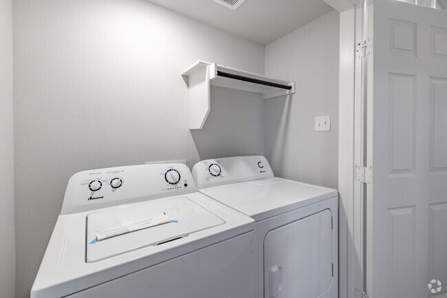 3BR, 2BA - 1,137SF - In-Unit Laundry