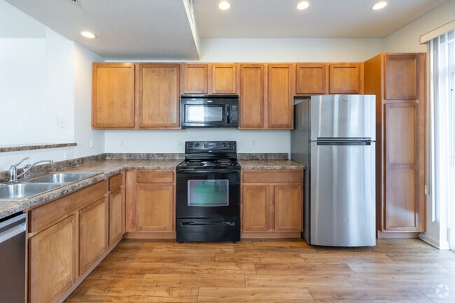 2 habitaciones, 2 baños - 1383 pies cuadrados - Cocina - Village at City Center