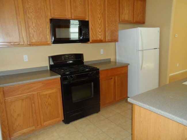 Photo - Great 3 Bedroom 2 Bath Home with Pool Serv...