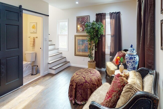 Photo - 2002 Ridgemont Rd