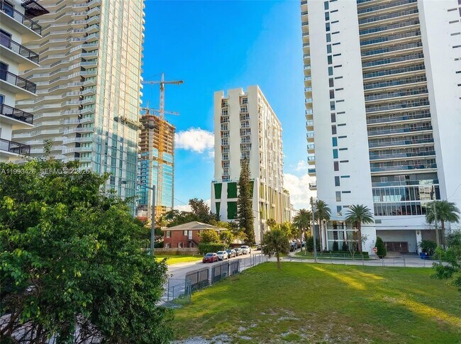 Photo - 404 NE 27th St Unidad 1=2A