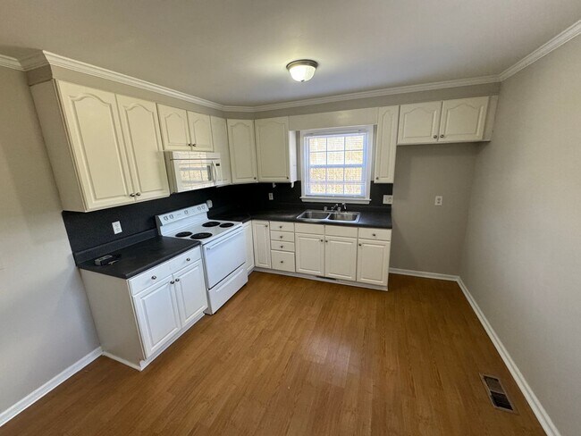 Photo - 3 Bedroom House near Edgecombe Community C...