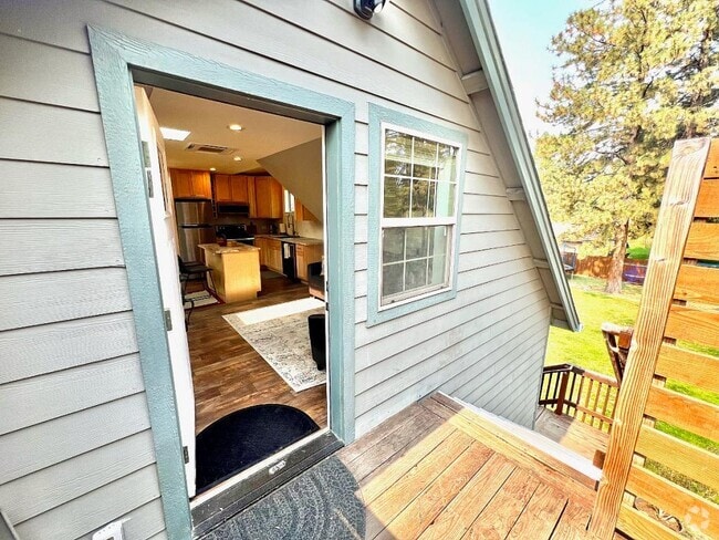 Building Photo - 60950 Amethyst St Rental