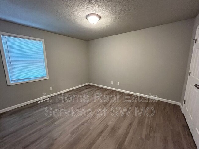 Photo - 900 S Crutcher Ave Unit Apt #5