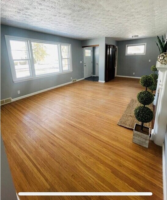 Photo - 215 Tarrington Rd