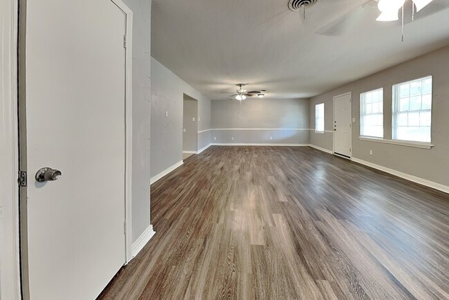 Photo - 4731 Bedford Dr