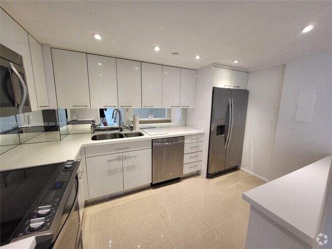 Building Photo - 1000 Quayside Terrace Unit 510 Rental