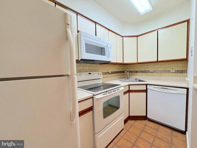 Photo - 1020 N Stafford St Unit 306