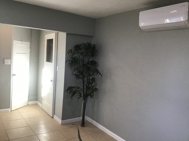Photo - 1008 E Waverly St Unit #2
