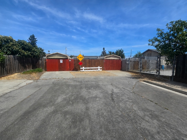 Photo - 15499 Lark St