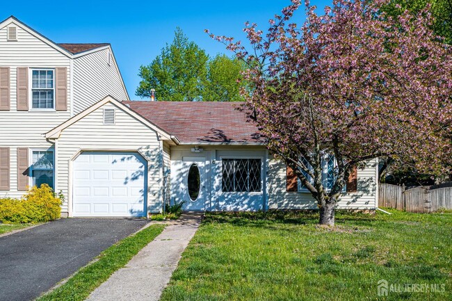 Building Photo - 6 Woodbury Rd